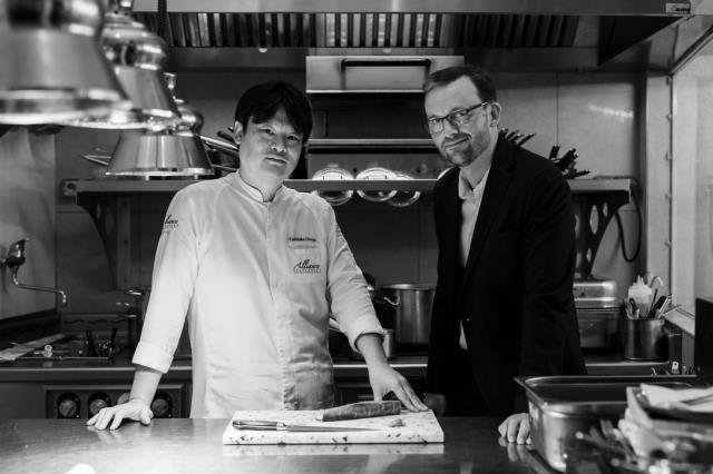 Toshitaka Omiya à gauche et Shawn Joyeux à droite