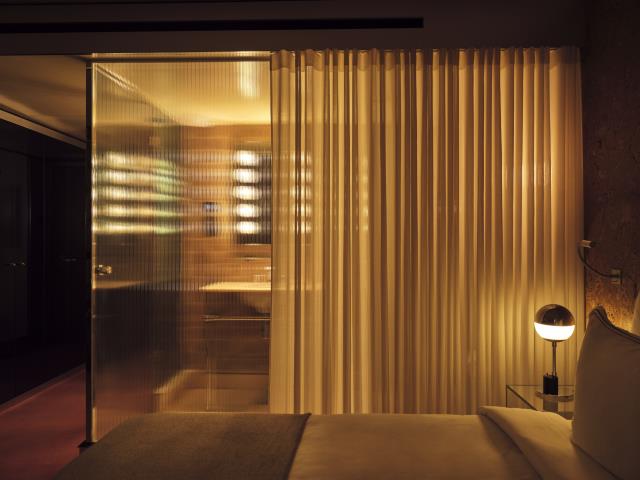 Salle de bains d'une chambre Deluxe de l'hôtel Bus Palladium