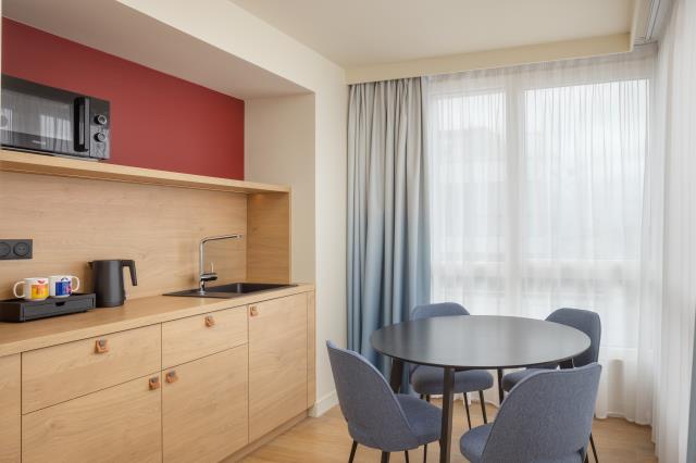 Chambre avec kitchenette au Hampton by Hilton Paris Saint-Ouen