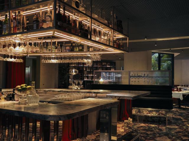 Le bar et restaurant du Bus Palladium, à Paris