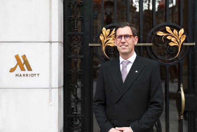 Henri Michel, nouveau directeur général du Paris Marriott Champs-Elysees Hotel