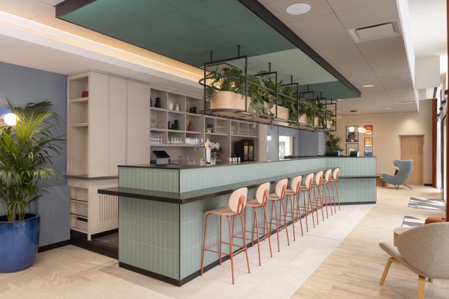 Le bar du Hampton by Hilton Paris Saint-Ouen