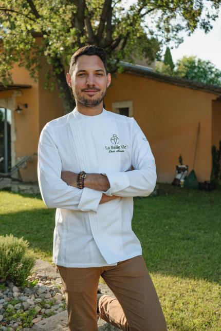 Le chef Denis Martin, nouvellement étoilé par le Guide Michelin 2026 pour son restaurant La Belle...