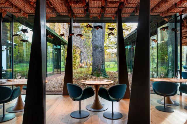 Le Bois sans feuilles, restaurant triplement étoilé au Guide Michelin mené par le chef César Troisgros.