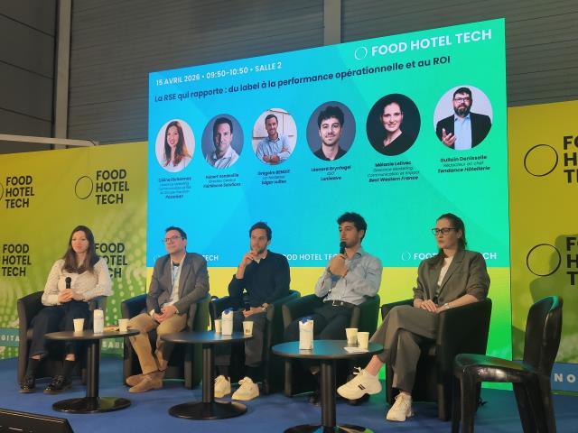Table ronde lors du salon Food Hotel Tech, de gauche à droite : Céline Richermoz, Hubert Vendeville, Grégoire Benoit,  Léonard Grynfogel et Mélanie Lelivec.