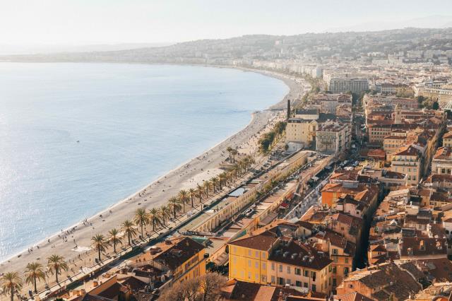 Vue sur Nice et la Baie des Anges. 
