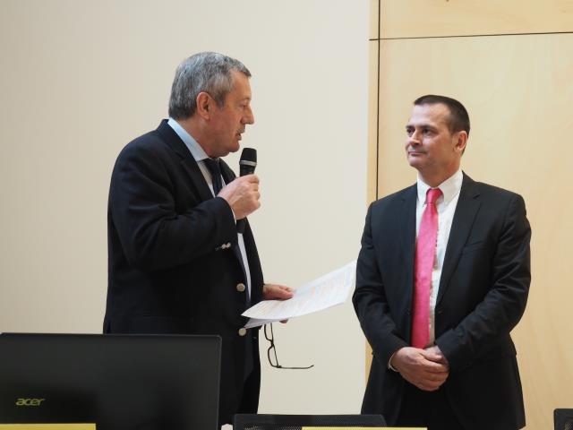 Dans les départements, la profession s'inquiète de la concurrence développée par les plateformes. Roland Héguy, qui était dans l'Aube lundi 14 mars (à gauche sur la photo, en compagnie du président de l'Umih 10) a répété qu'il fallait combattre ces dérive