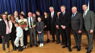 René Meilleur entouré de sa famille, et de gàd - Michel Barnier, ancien Ministre, Hervé Gaymard,...