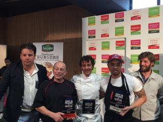 Le chef étoilé Pascal Favre d'Anne, président du jury, Alain Boubert (3ème), le lauréat Brice...