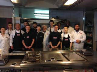 Les étudiants du Deust en formation sur le thème des techniques de cuissons.