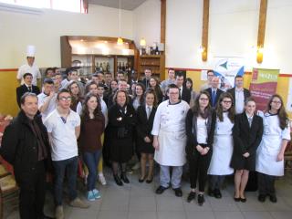 Le personnel du lycée Flora Tristan accueillant leurs homologues du lycée agricole de Sées