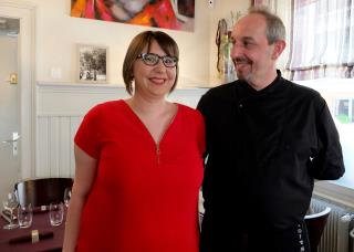 Au Resto du coin, Sylvain Scherer oeuvre derrière les fourneaux et sa fille Aurore en salle.