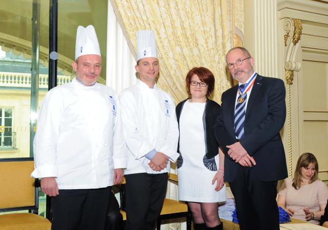 Jean-François Deguignet, Nicolas Jordan, Hélène Maingueux (membre de l'équipe de France pour le Mondial des Arts Sucrés) et Pascal Niau, parrain de la promotion.