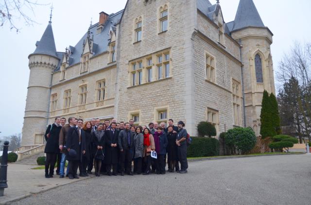 Les stagiaires de la 42e promotion sommelier-conseil caviste lors de leur sortie à l'Institut Paul Bocuse début janvier 2013.