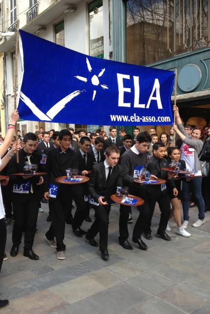 Les élèves du lycée hôtelier ont couru à travers les rues du centre-ville de Toulon afin de récolter des fonds pour l'association Ela