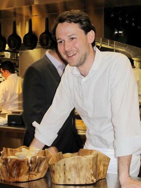 Le chef de l'Ambroisie, Matthieu Pacaud, fait découvrir les spécialités du restaurant parisien aux clients huppés d'Aspen