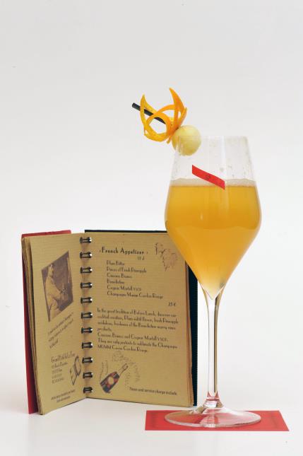 Le cocktail du vainqueur : French Appetizer (cinzano bianco, ananas frais, Bénédictine, cognac Martel VSOP, le tout allongé au champagne Mumm)