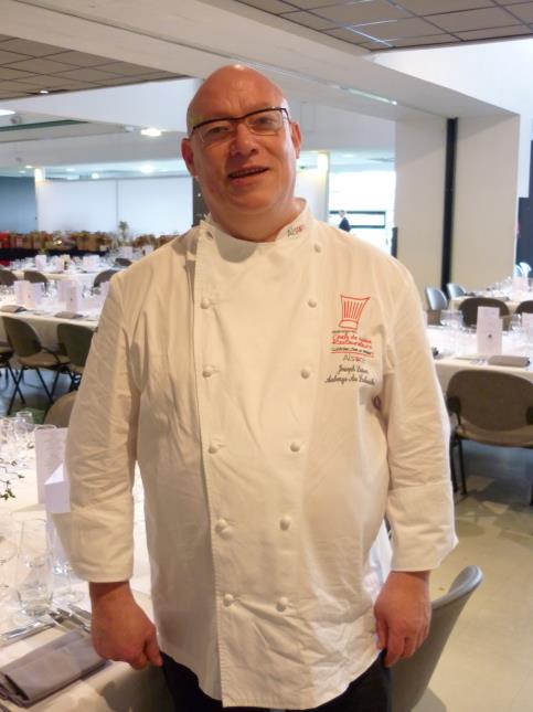 Joseph Leiser porte la nouvelle veste des chefs de la fédération.