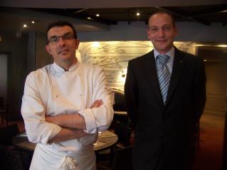 Le chef Guy Labonde au côté de Johan Alessandra, le directeur de la restauration du Garage.