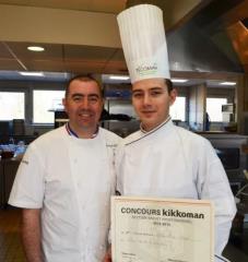 Arthur Friess, lauréat du concours Kikkoman, avec son coach Christophe Haton, MOF 2011.