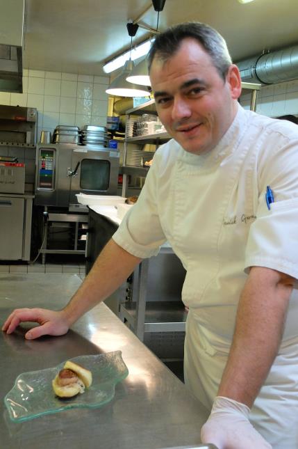 Yannick Germain, chef de l'Auberge Au Boeuf à Sessenheim a imaginé un dampfnudle à la choucroute et foie gras de canard.