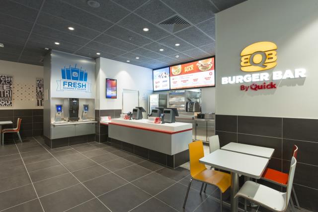 Ce 2ème  « Burger Bar by Quick » a une capacité d'accueil de 80 places assises et emploie 16 personnes.