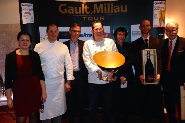 Sébastien Buecher (au centre), chef de l'auberge Frankenbourg à la Vancelle, a reçu le Gault&Millau d'or.