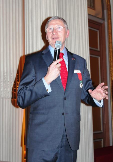 André Fournet, président international du Club Prosper Montagné, a reçu les insignes de chevalier dans l'ordre national de la légion d'honneur.