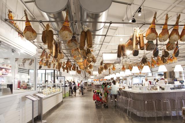 Le concept-store Eataly surfe entre conscience alimentaire et hédonisme. Pile dans l'air du temps.