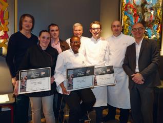 Les membres du jury, la lauréate Nadia Igué (au centre), Nicolas Mont (2ème), Stéphanie Leblanc...