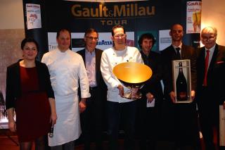 Sébastien Buecher (au centre), chef de l'auberge Frankenbourg à la Vancelle, a reçu le Gault&Millau...