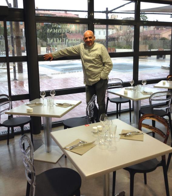 Yves Scorsonelli vise, à l'Avant-Scène, une clientèle qui travaille à La Garde et dispose de deux tickets-restaurant pour le déjeuner.