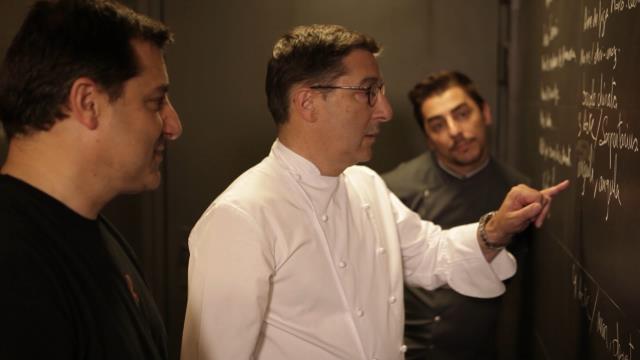 Extrait du films El Somni, présenté pendant la sélection de Cinéma Culinaire de la Berlinale : les frères Roca mettent au point une expérience culinaire totale.