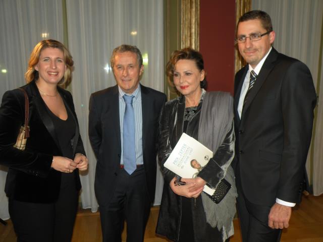 Stéphanie Le Quellec, marraine du Prix Zepter, Jacques Gantié, président du jury, Madeleine Zepter, mécène et Julien Roucheteau, lauréat 2013.