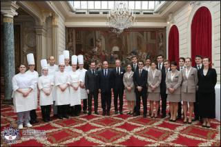 Au centre le Président de la République, à sa droite : Bruno de Monte, directeur de FERRANDI Paris,...