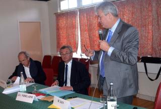 hubert Jan remerciant vivement le Préfet Jean-luc Videlaine de sa présence, à gauche hervé Bécam