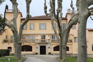 Entrée du Château de la Bégude