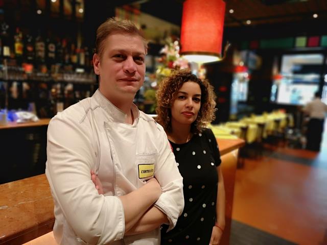 Gaetan Paulus et Itimad Hadri, chef et directrice du restaurant de Barcelone