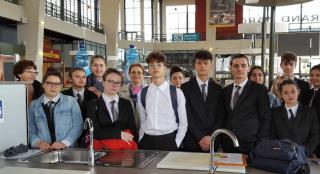 Les élèves du lycée Larbaud au Grand Marché de Vichy