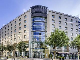 Le Novotel Paris Centre Gare Montparnasse.