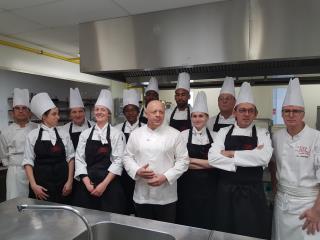 Thierry Marx avec les stagiaires de la Faculté des Métiers de Bruz