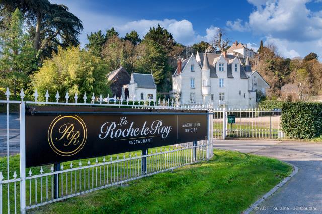 Sept ans après avoir acheté le restaurant La Roche Le Roy, à Tours, le chef Maximilien Bridier aspire à une renaissance du lieu.