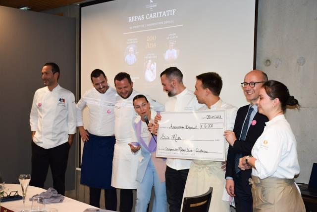Un chèque de 6000€ a été obtenu lors du dîner caritatif