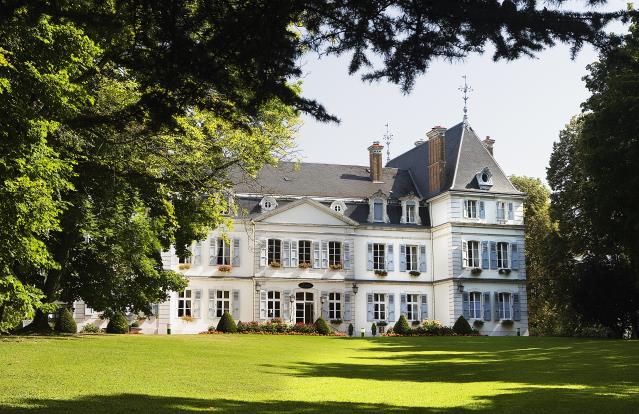 Le château de Divonne avant l'incendie.