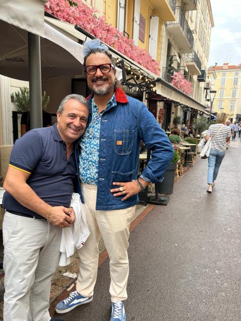 Salvatore Bonadonna (à gauche) n'en croyait pas ses yeux lorsque le chef étoilé Alessandro Borghèse a débarqué devant Villa Marina à Villeneuve-Loubet. 