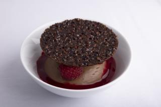 Mousse chocolat légère Evocao 72%, Framboises et Tuile Craquante