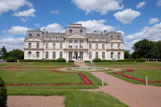 Le château d'Artigny (37) racheté il y a un an par le groupe Artea de Philippe Baudry aux Souces de...