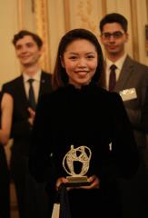 Kim Pham, la lauréate le 32e trophée David Campbell, est réceptionniste au Meurice, Paris.