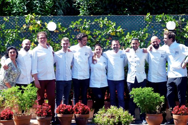 De gauche à droite : Rose-Michelle Bensadon (journaliste gastronomique), Anthony Courteille (Matière à. à Paris), Pablo Jacob (The Green House à Paris), Rémi Crespo (pâtissier de l'Atelier Rodier à Paris), Clément Bidard (Le Saint Lazare à l'Abergement Cl