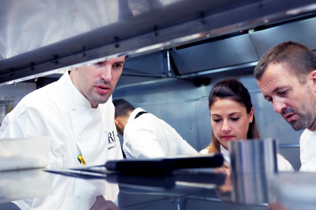 Xavier Sala (El Trapio à Barcelone, délégué Europe des JRE pour l'Espagne), Fanny Martinez et Brice Ducos (Ducos Restaurant à Juvignac)